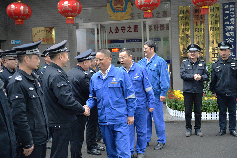 慰問(wèn)凱迪、保安陽(yáng)冬華 (3).JPG
