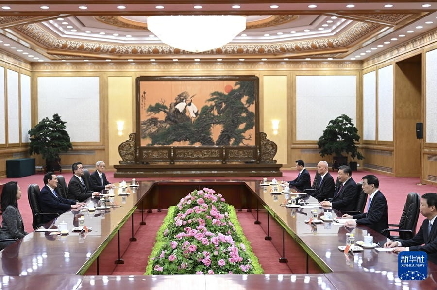 習近平會(huì )見(jiàn)馬英九一行04.jpg